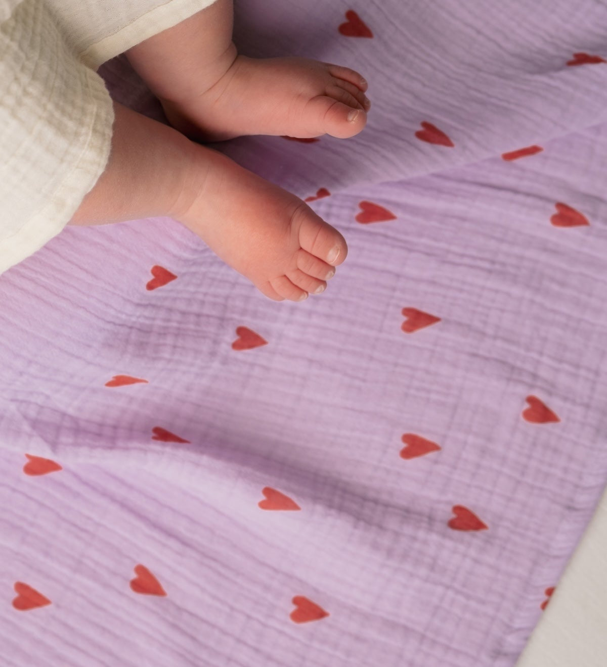 Mušelínová plena STUDIO NOOS Purple Hearts | Lavly.cz