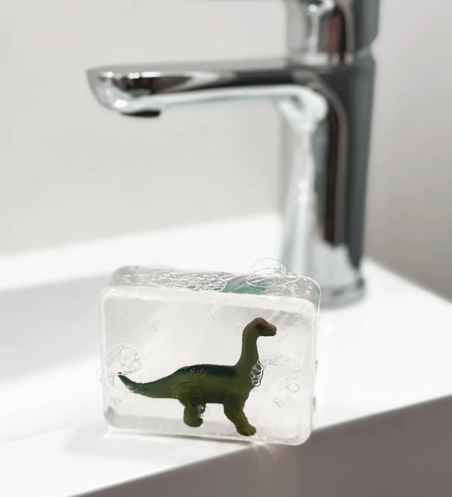 Mýdlo s hračkou uvnitř LUDI SOAP Dino Diplodocus | Lavly.cz