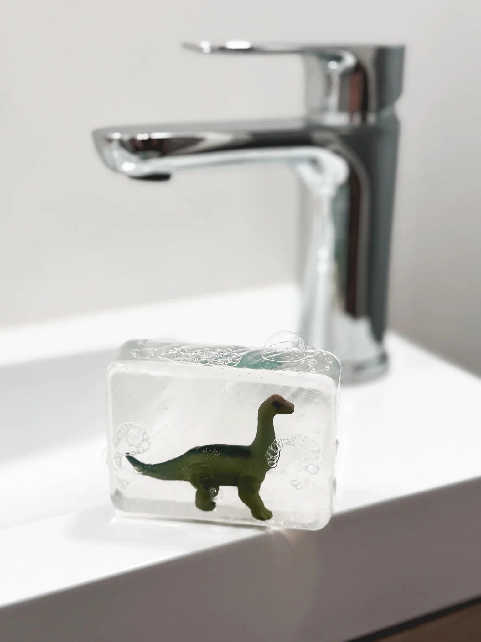 Mýdlo s hračkou uvnitř LUDI SOAP Dino Diplodocus | Lavly.cz
