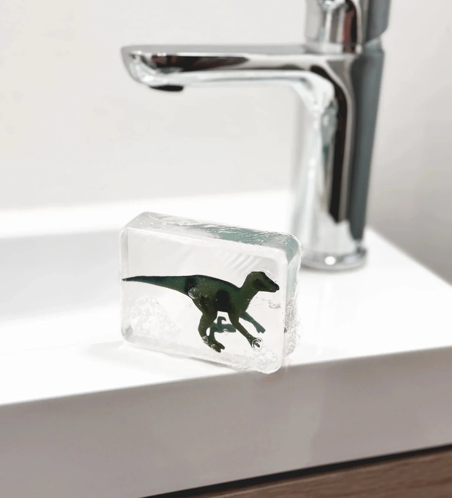 Mýdlo s hračkou uvnitř LUDI SOAP Dino Velociraptor | Lavly.cz