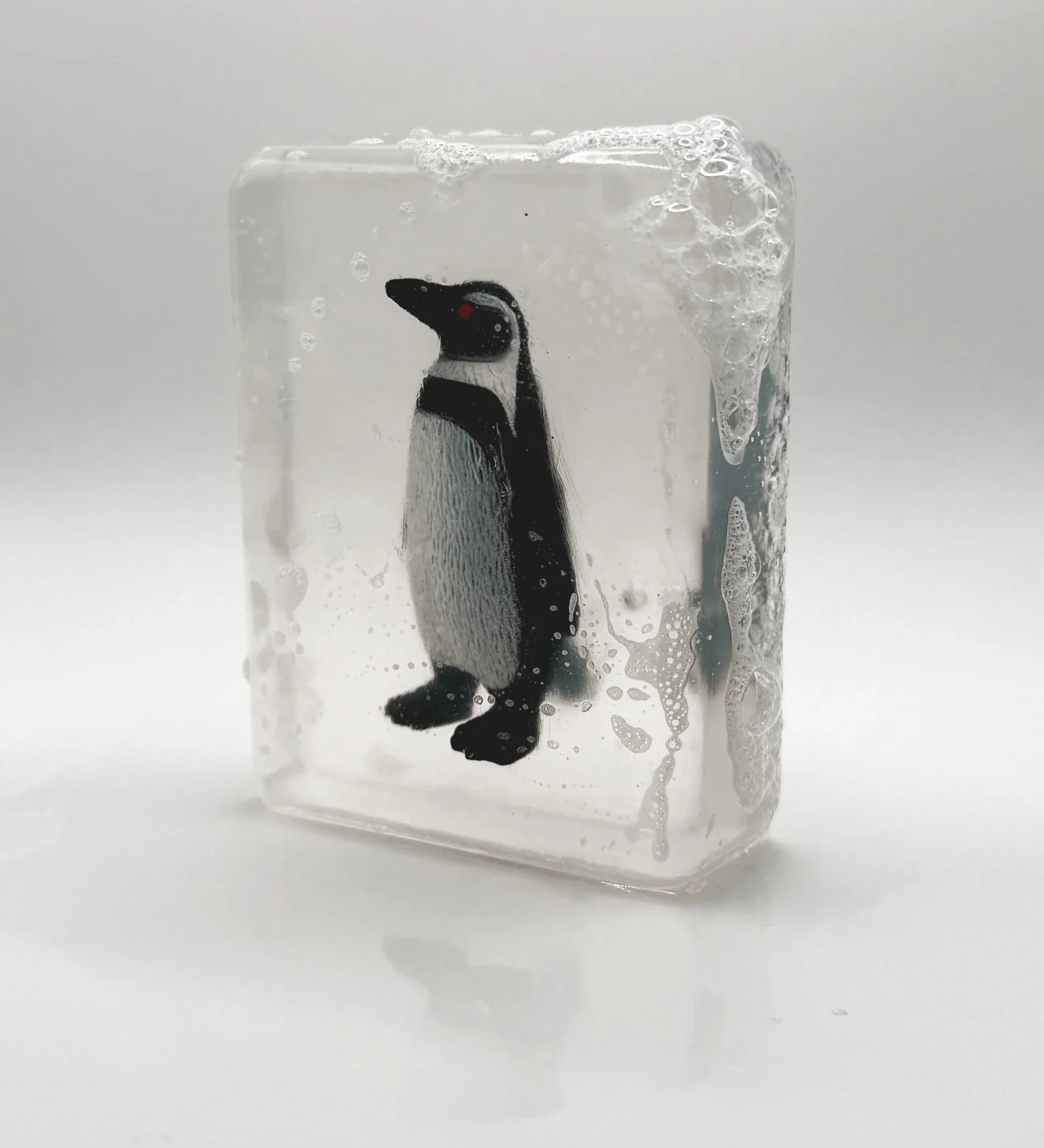 Mýdlo s hračkou uvnitř LUDI SOAP Tučňák | Lavly.cz