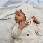 Novorozenecká čepička KONGES SLOJD Cherry | Stylové doplňky pro děti a ženy | Lavly.cz