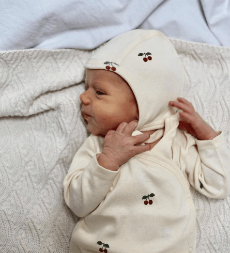 Novorozenecká čepička KONGES SLOJD Cherry | Stylové doplňky pro děti a ženy | Lavly.cz
