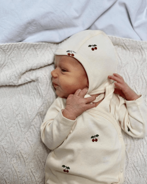 Novorozenecká čepička KONGES SLOJD Cherry | Stylové doplňky pro děti a ženy | Lavly.cz