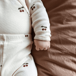 Novorozenecké kalhoty KONGES SLOJD Cherry | Stylové doplňky pro děti a ženy | Lavly.cz