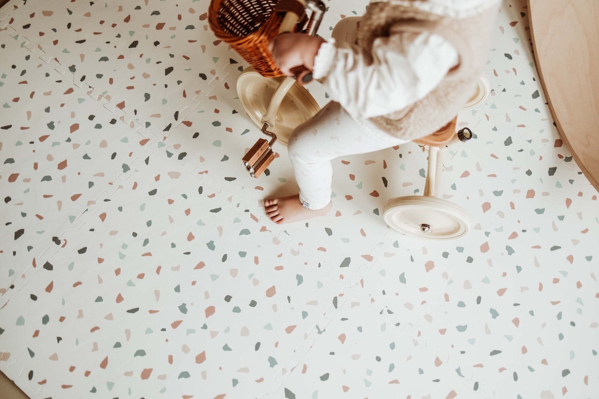 Oboustranná puzzle podložka PLAY&GO Abeceda / Terazzo | Stylové doplňky pro děti a ženy | Lavly.cz