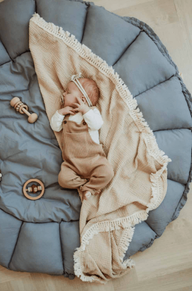 PLAY&GO Bloom Hrací podložka / Hnízdečko Dusty Blue | Stylové doplňky pro děti a ženy | Lavly.cz