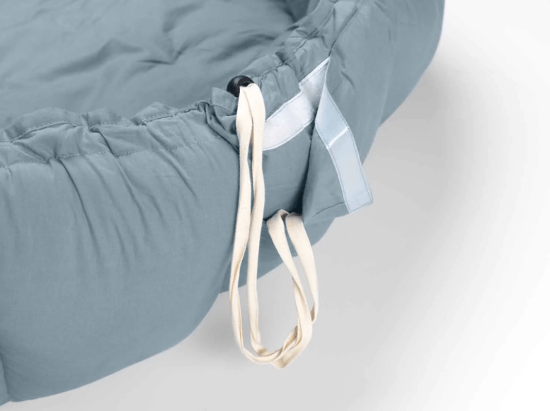 PLAY&GO Bloom Hrací podložka / Hnízdečko Dusty Blue | Stylové doplňky pro děti a ženy | Lavly.cz