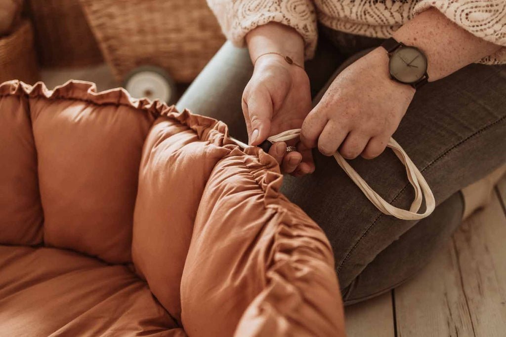 PLAY&GO Bloom Hrací podložka / Hnízdečko Tawny Brown | Stylové doplňky pro děti a ženy | Lavly.cz