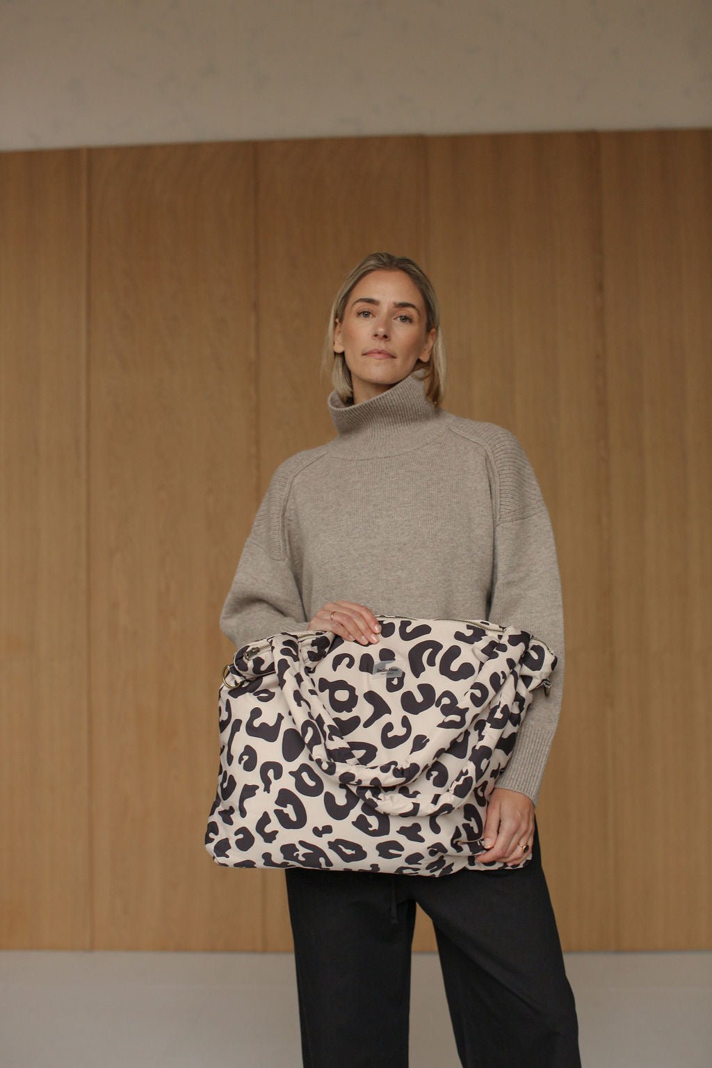 Přebalovací taška STUDIO NOOS Holy Cow Puffy - Leopard | Stylové doplňky pro děti a ženy | Lavly.cz