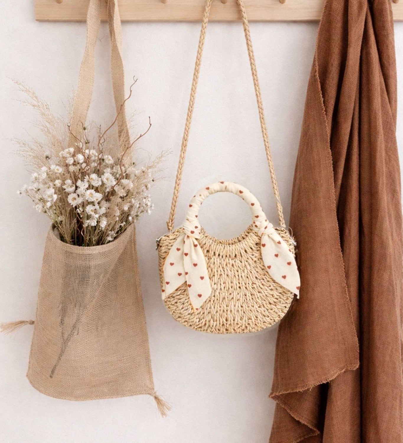 Proutěný košíček MRS. ERTHA Tiny Hearts | Lavly.cz