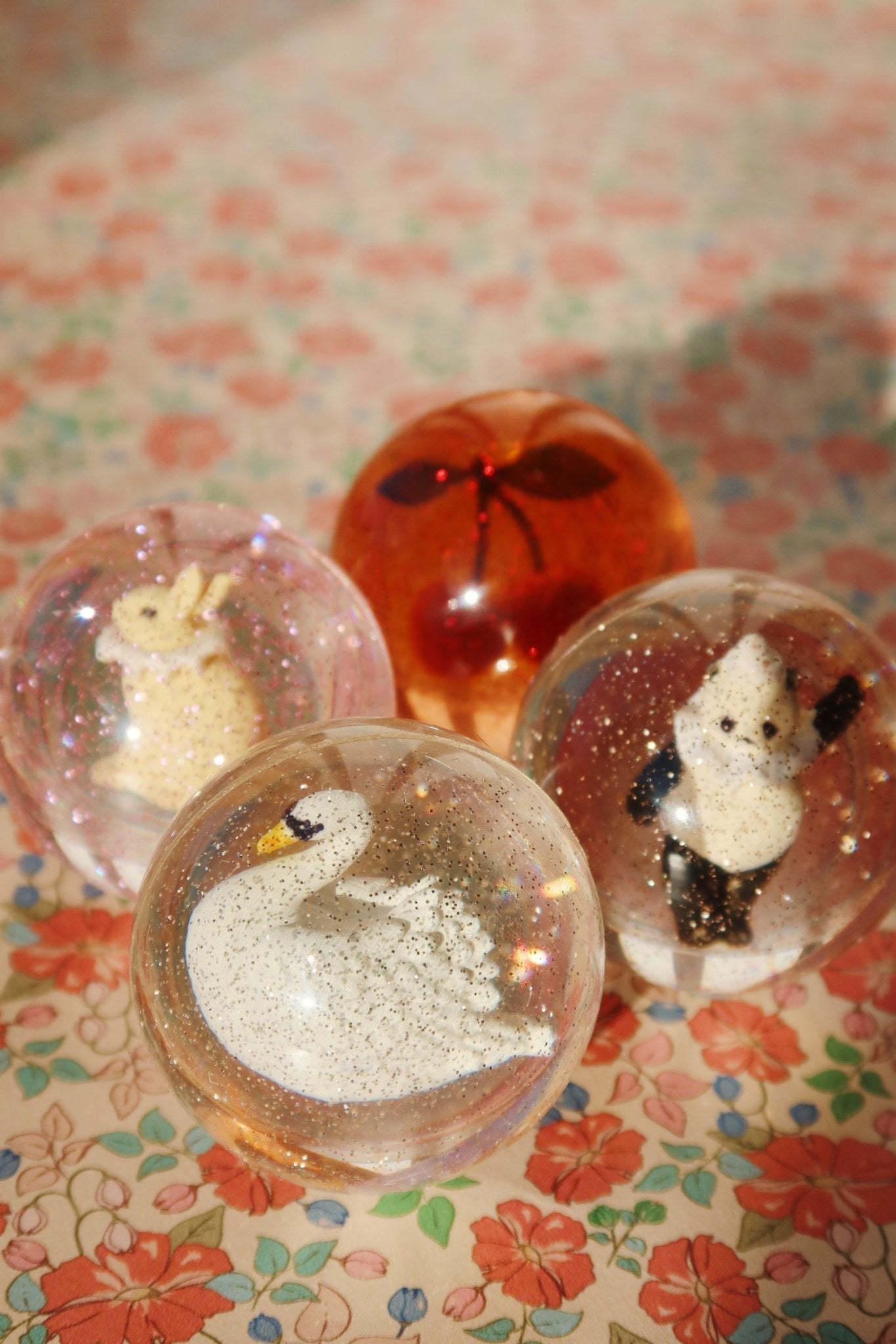 Set skákacích míčků - Hopíků KONGES SLOJD Cherry / Swan | Lavly.cz