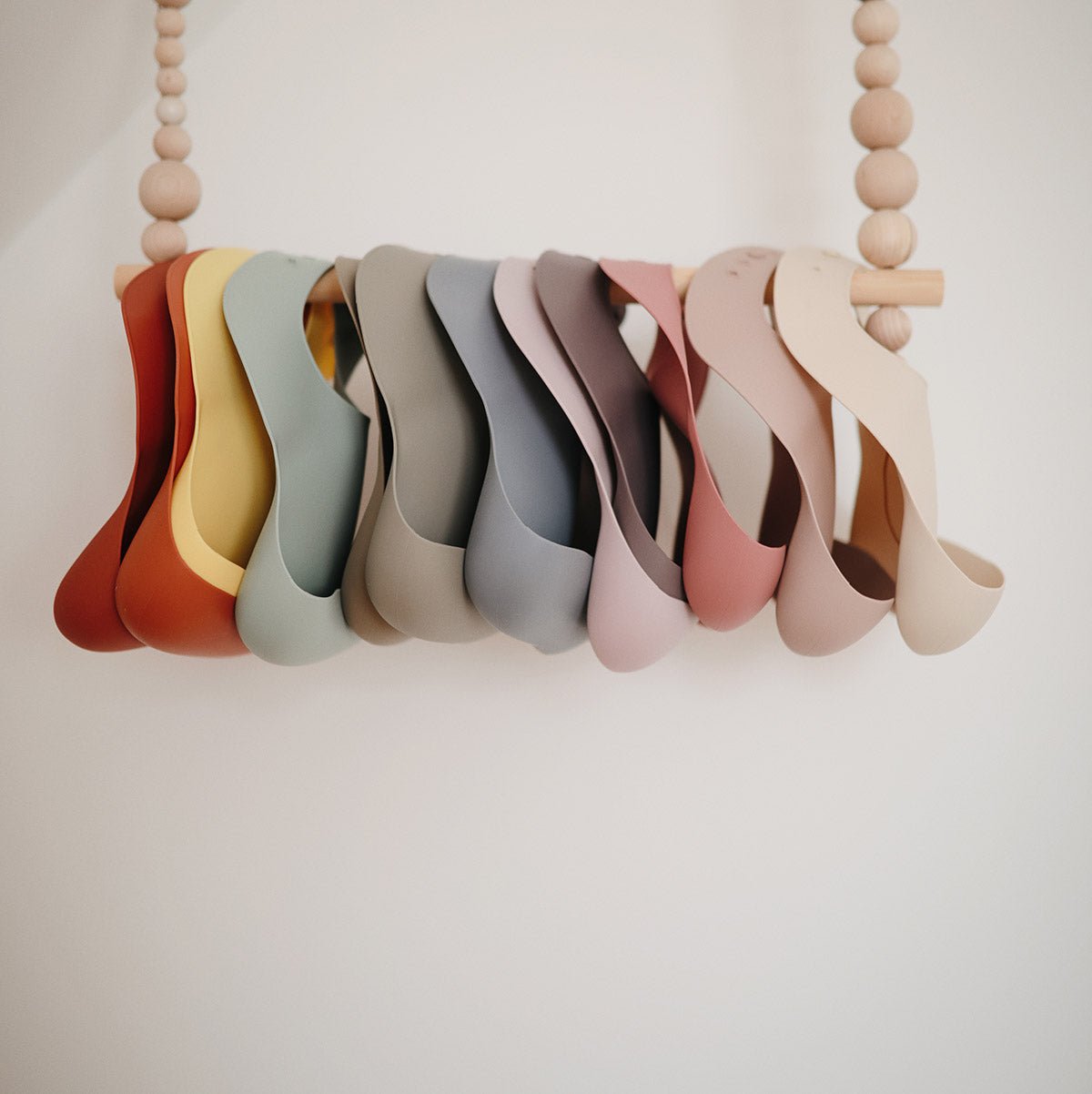 Silikonové bryndáčky MUSHIE | Stylové doplňky pro děti a ženy | Lavly.cz