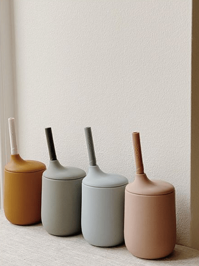 Silikonové hrnky s brčkem LIEWOOD Ellis | Stylové doplňky pro děti a ženy | Lavly.cz