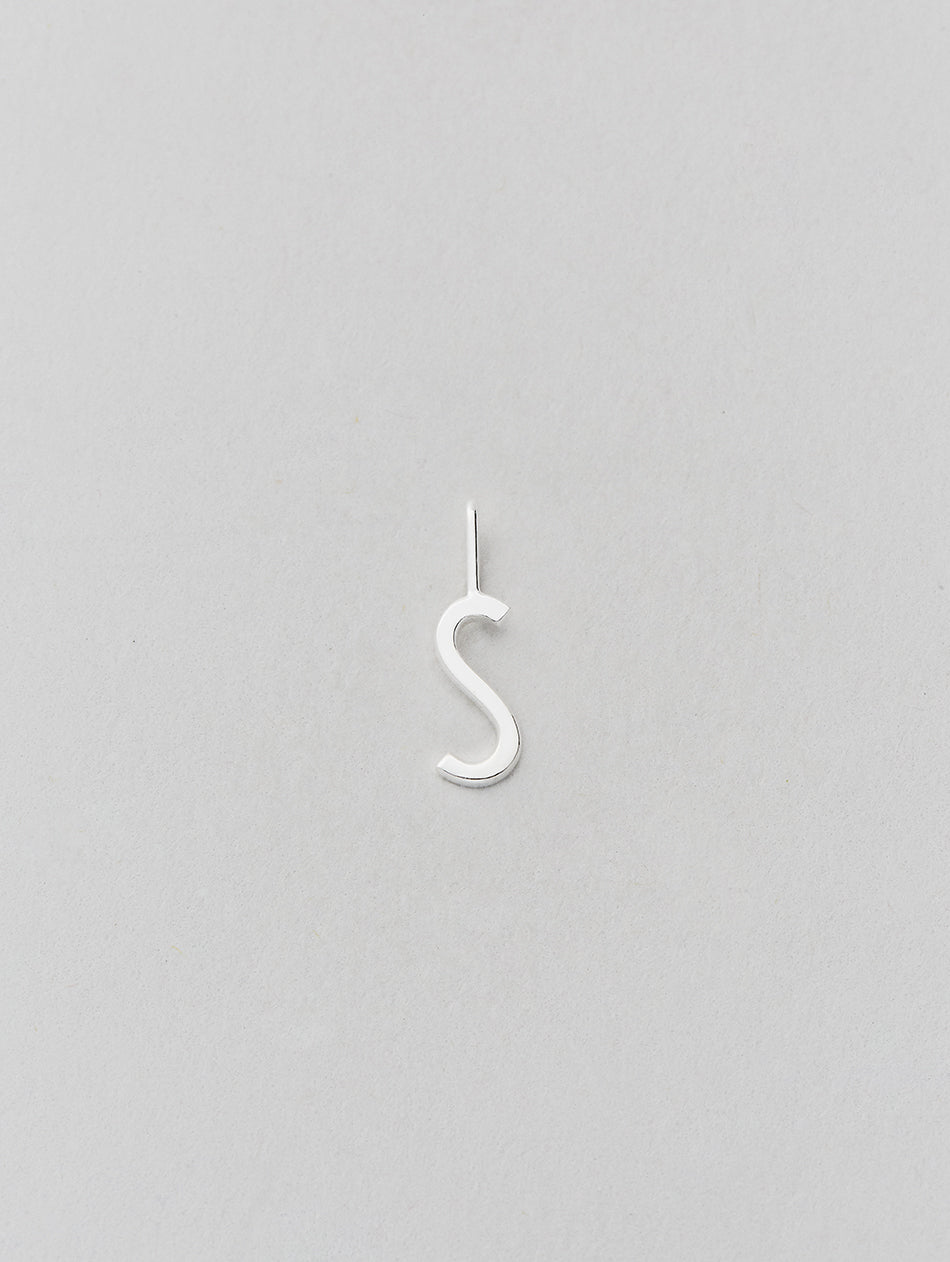 Stříbrný přívěsek Písmeno A - Z - 10 mm DESIGN LETTERS | Stylové doplňky pro děti a ženy | Lavly.cz