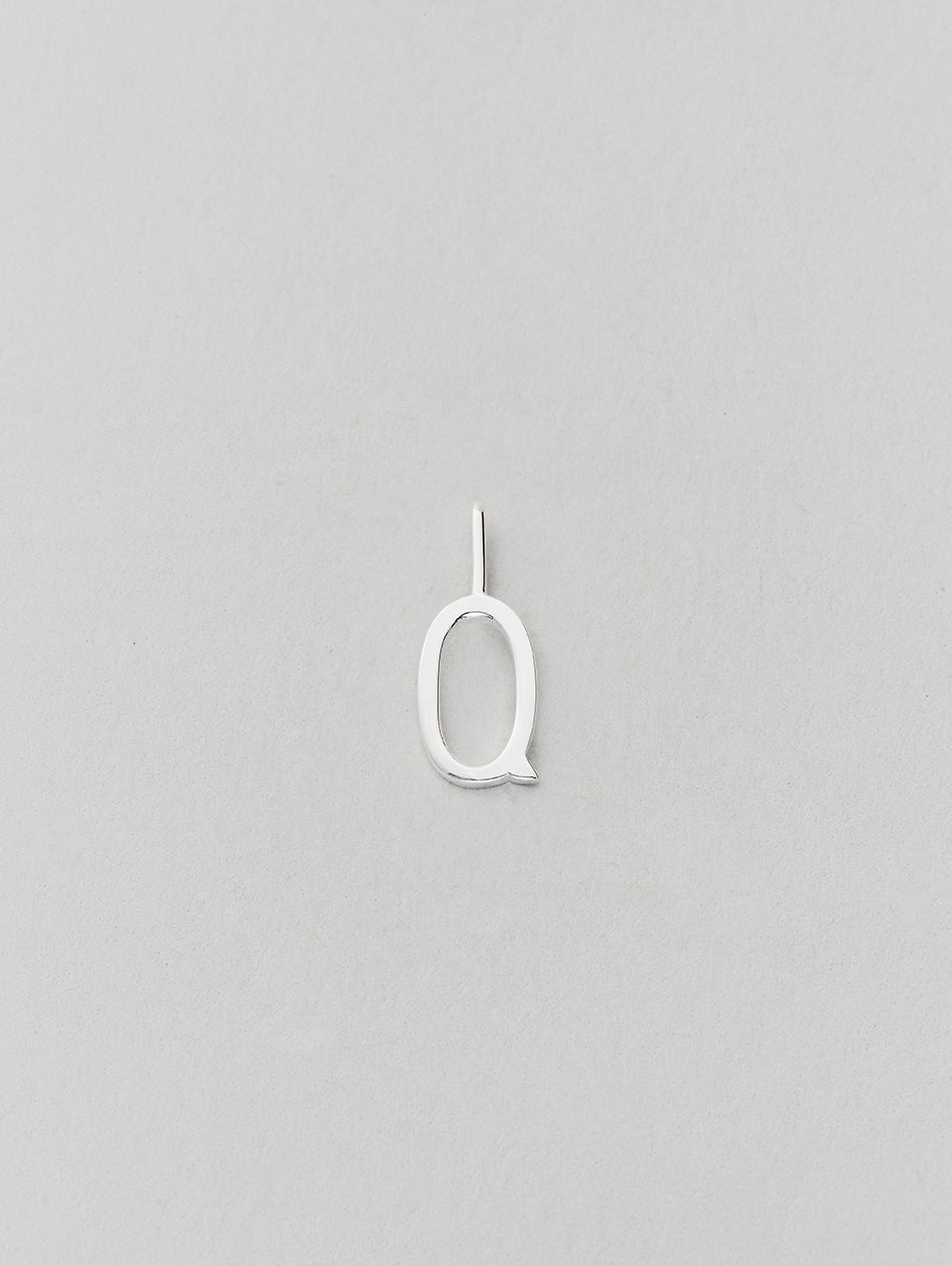 Stříbrný přívěsek Písmeno A - Z - 10 mm DESIGN LETTERS | Stylové doplňky pro děti a ženy | Lavly.cz