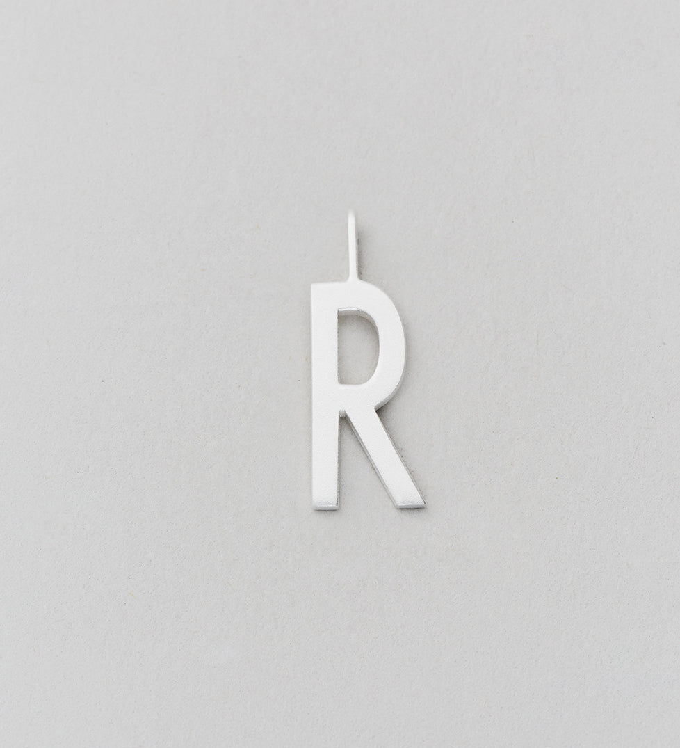 Stříbrný přívěsek Písmeno A - Z - 16 mm DESIGN LETTERS | Stylové doplňky pro děti a ženy | Lavly.cz