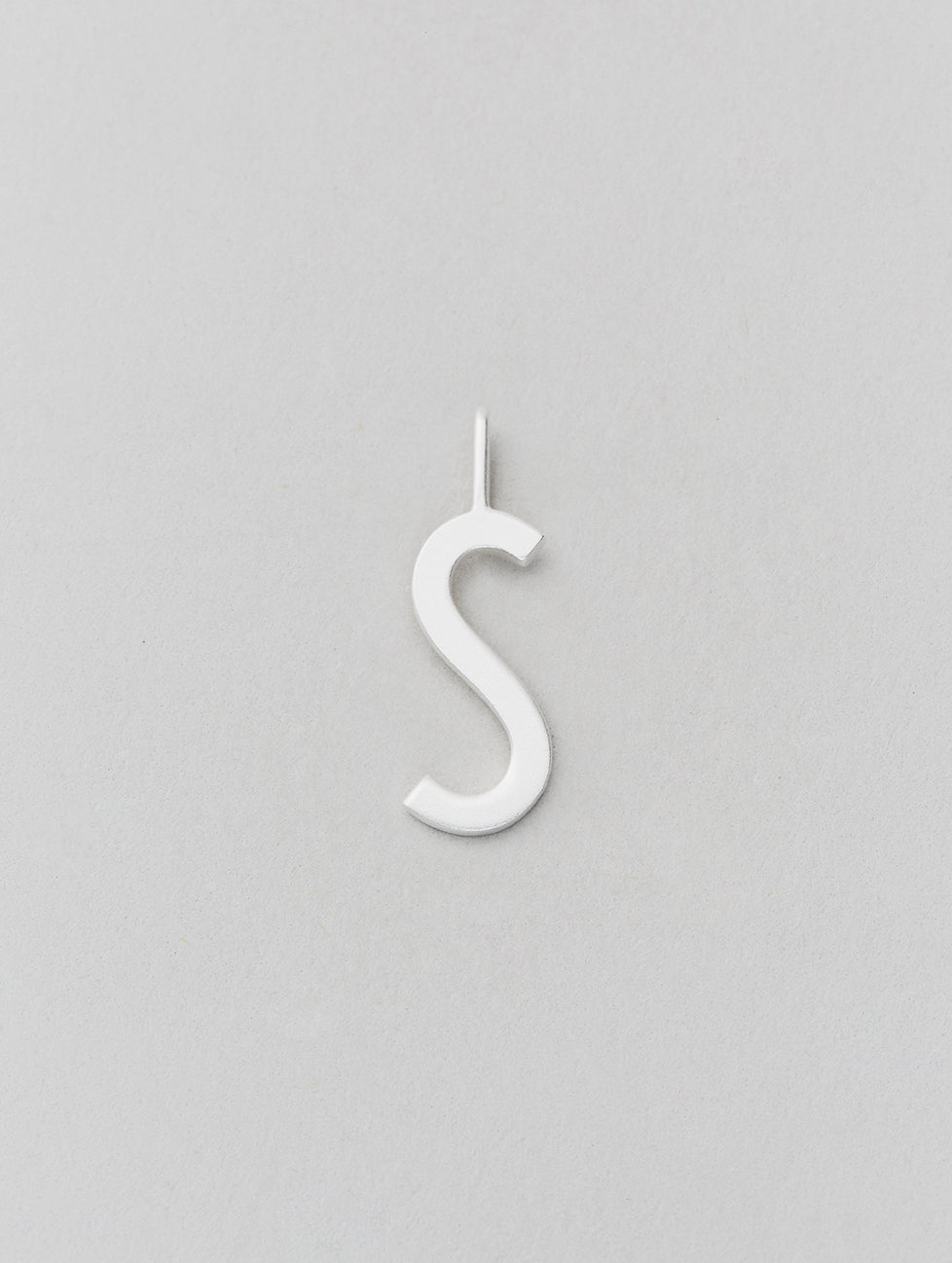 Stříbrný přívěsek Písmeno A - Z - 16 mm DESIGN LETTERS | Stylové doplňky pro děti a ženy | Lavly.cz