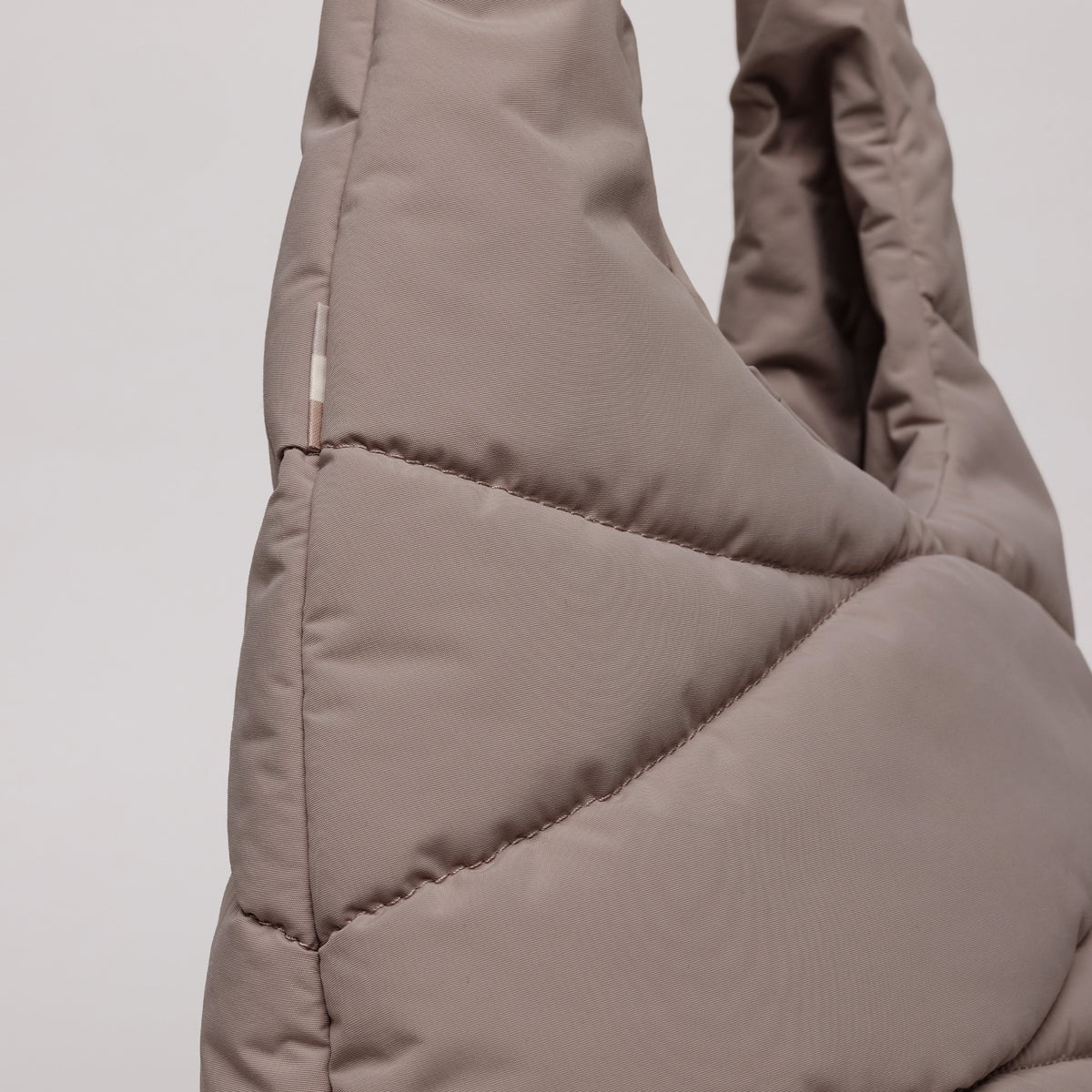 Taška přes rameno GOT BAG Wavy Puffer Oyster | Lavly.cz