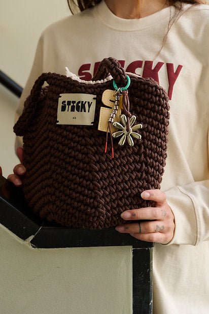 Taška THE STICKY SIS CLUB Crochet Bag Chocolate | Lavly.cz