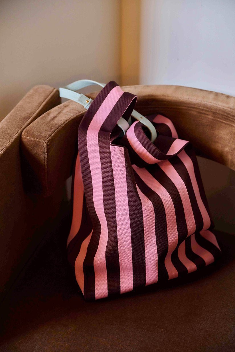 Taška THE STICKY SIS CLUB Knitted Stripes Chocolate + Bubblegum | Lavly.cz
