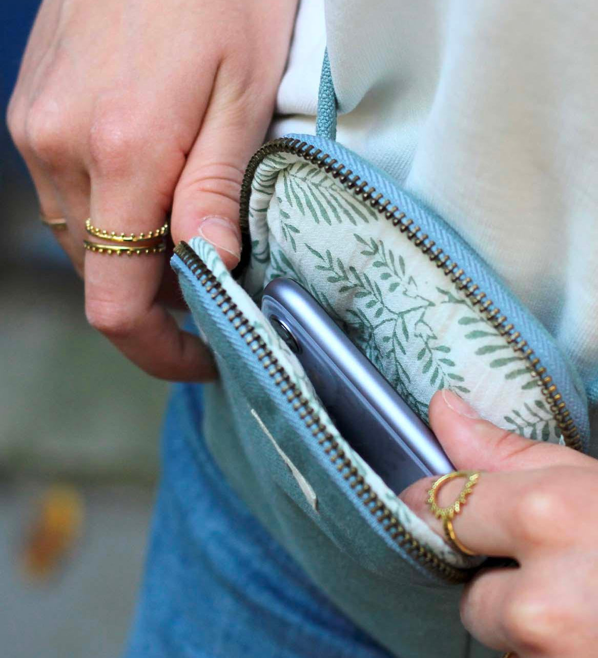 Taštička na mobil HINDBAG Bill Sage | Stylové doplňky pro děti a ženy | Lavly.cz