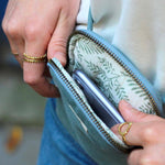 Taštička na mobil HINDBAG Bill Sage | Stylové doplňky pro děti a ženy | Lavly.cz