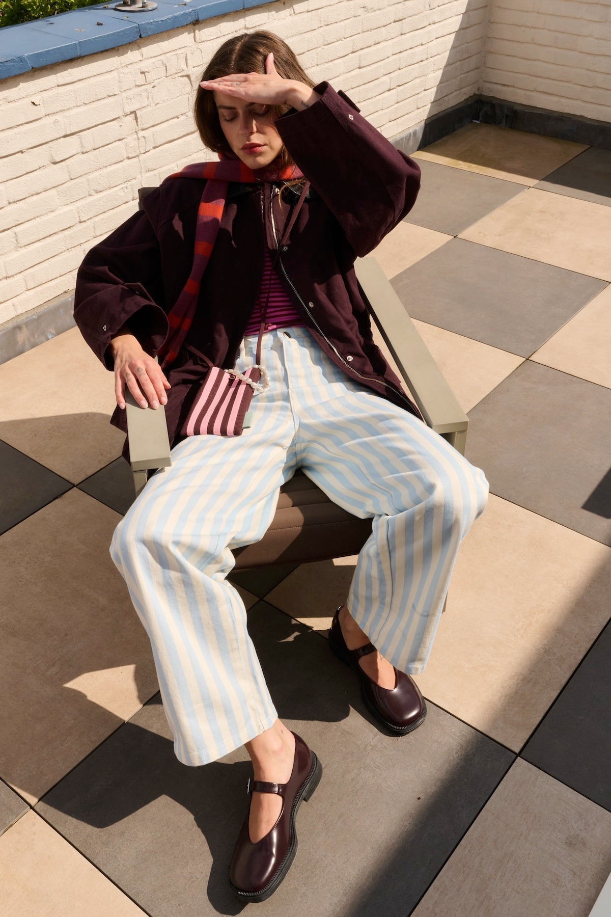 Taštička na mobil THE STICKY SIS CLUB Knitted Stripes Chocolate + Bubblegum | Lavly.cz