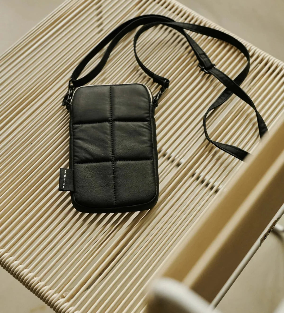 Taštička na mobil TINNE+MIA Luce Black | Lavly.cz