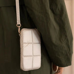 Taštička na mobil TINNE+MIA Luce Greige Gold | Lavly.cz