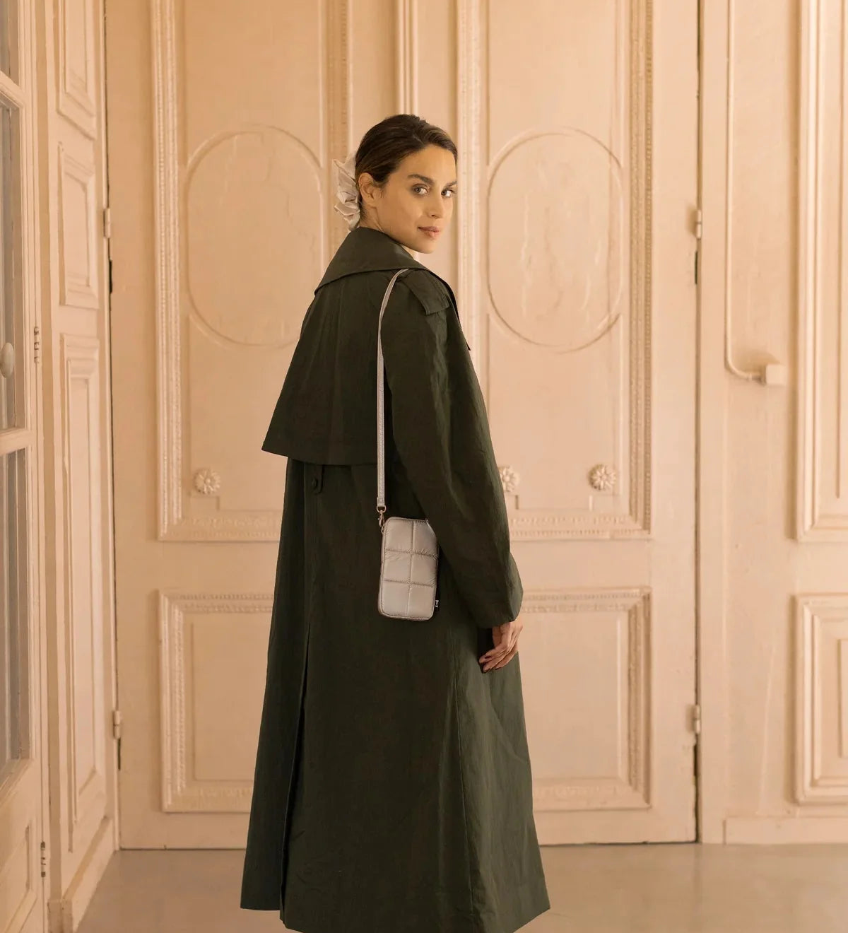 Taštička na mobil TINNE+MIA Luce Greige Gold | Lavly.cz