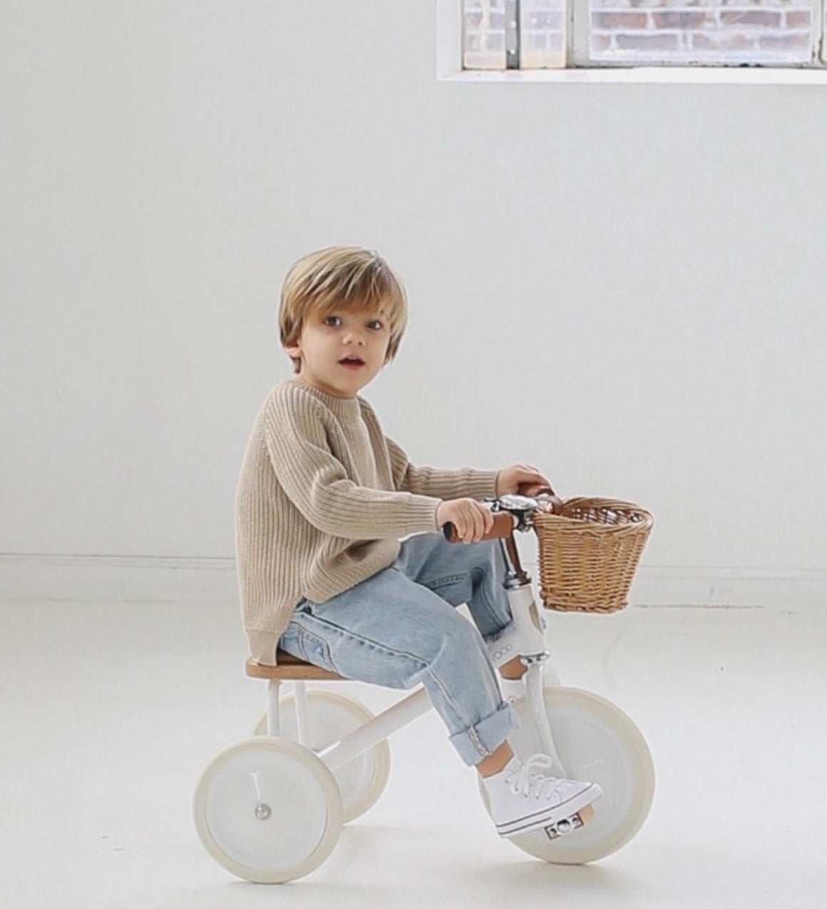Tříkolka BANWOOD White | Stylové doplňky pro děti a ženy | Lavly.cz