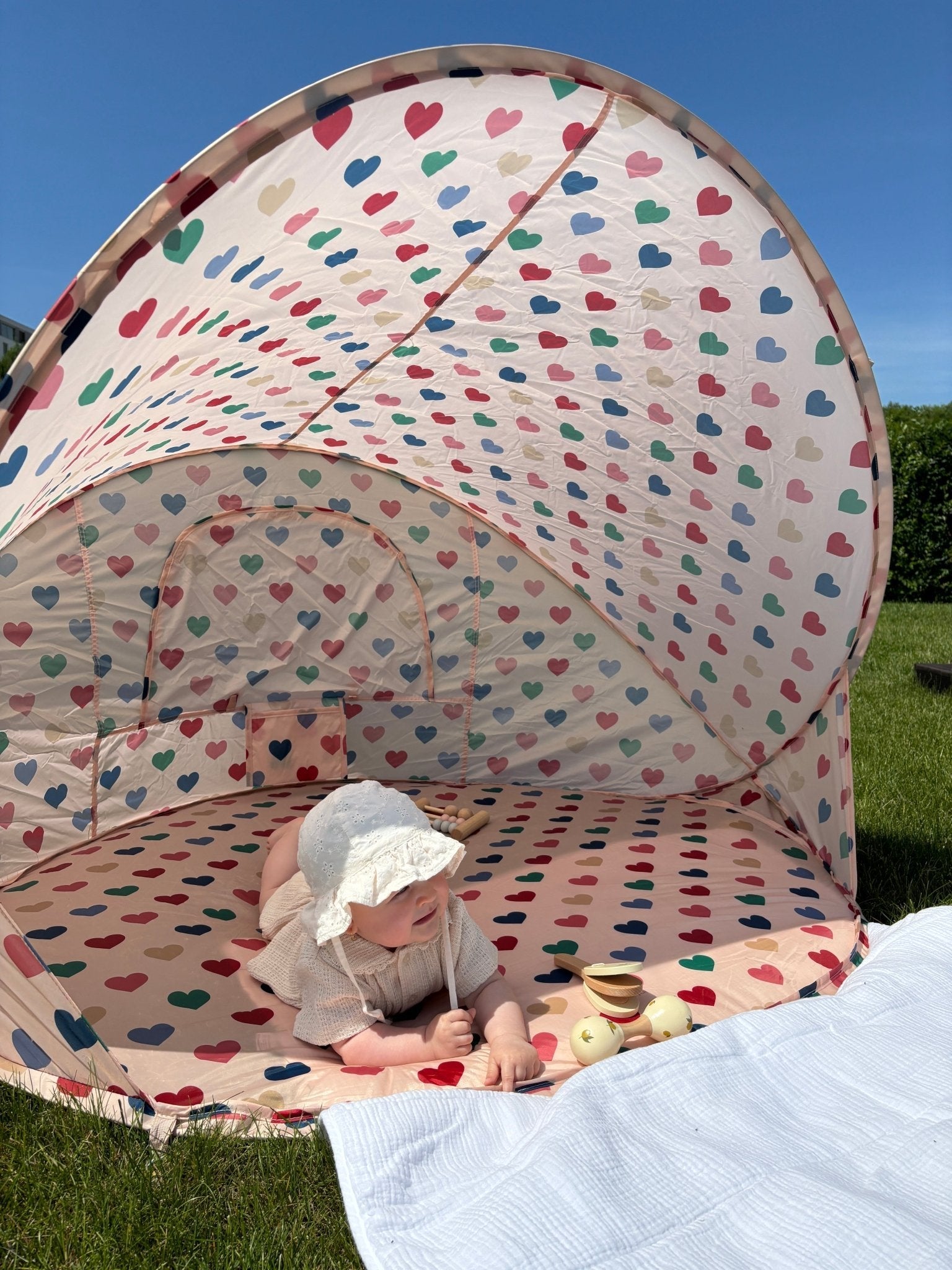 Velký plážový stan UV50+ KONGES SLOJD Bon Coeur Coloré | Stylové doplňky pro děti a ženy | Lavly.cz