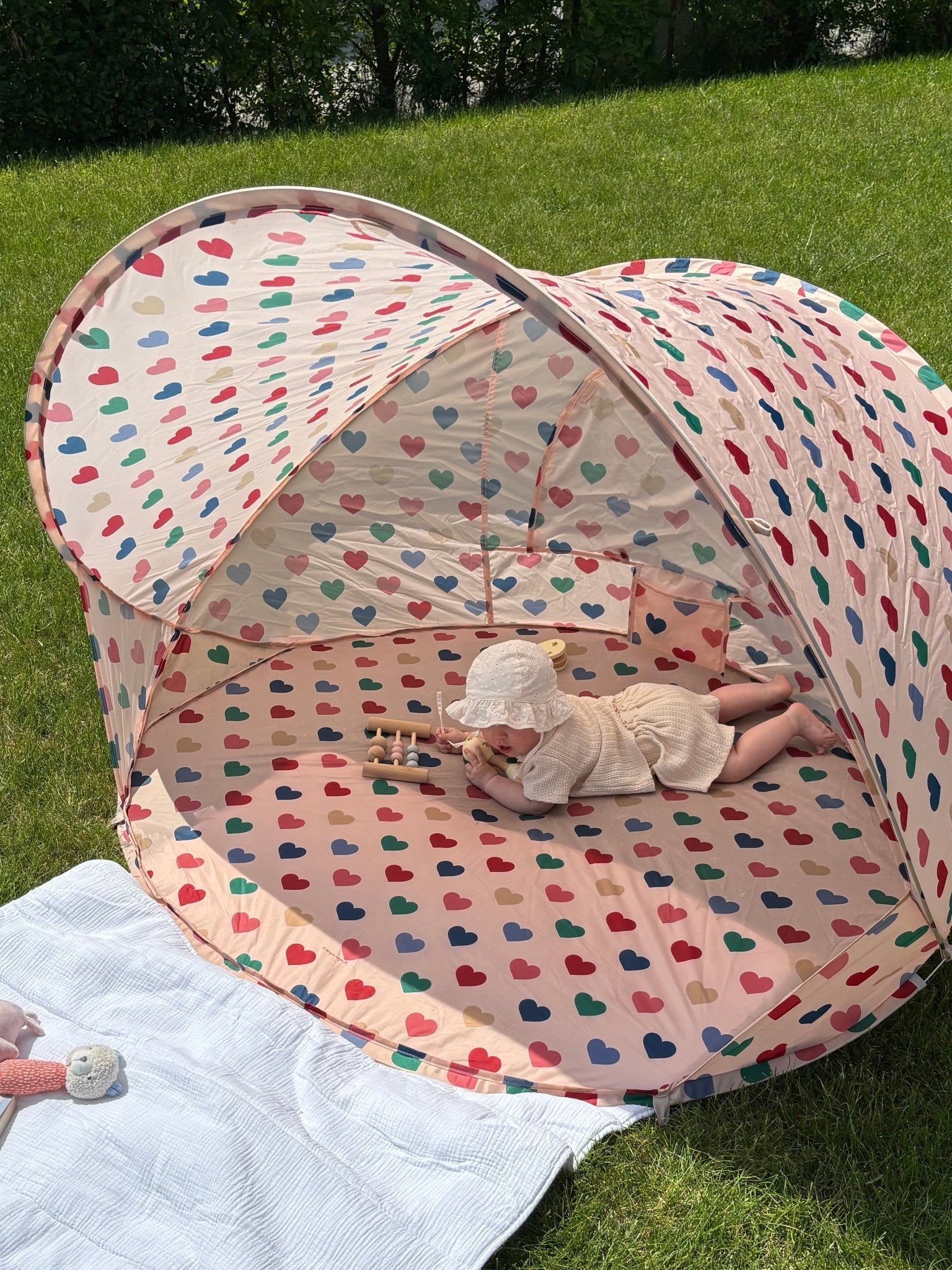 Velký plážový stan UV50+ KONGES SLOJD Bon Coeur Coloré | Stylové doplňky pro děti a ženy | Lavly.cz