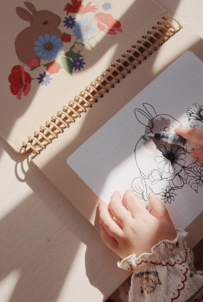 Vodní omalovánky KONGES SLOJD Magic Water Book Off White | Stylové doplňky pro děti a ženy | Lavly.cz