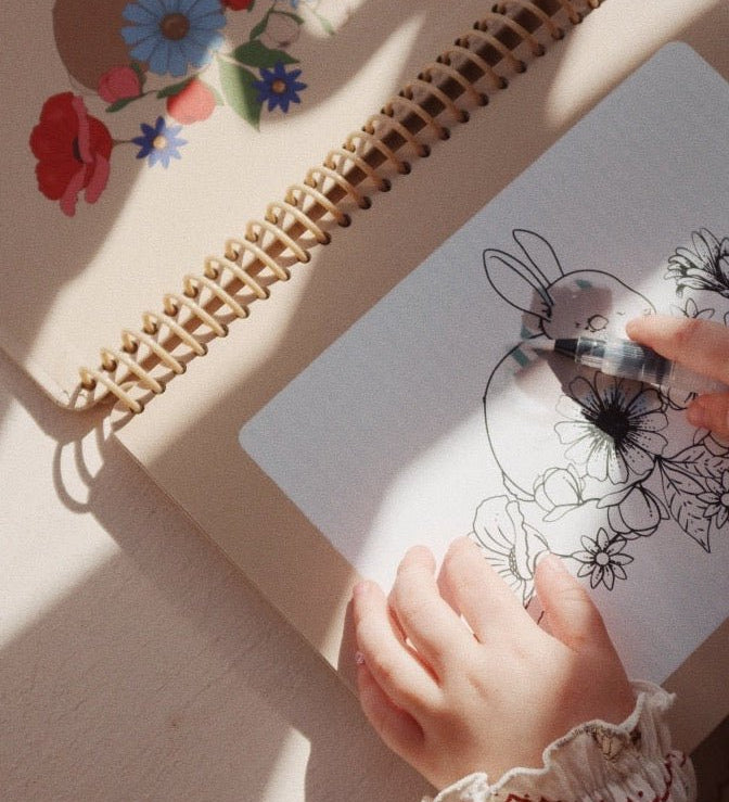 Vodní omalovánky KONGES SLOJD Magic Water Book Off White | Stylové doplňky pro děti a ženy | Lavly.cz