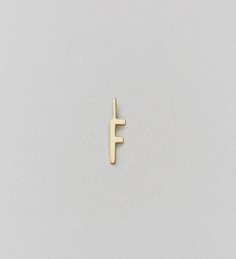 Zlatý přívěsek Písmeno A - Z - 10 mm DESIGN LETTERS | Stylové doplňky pro děti a ženy | Lavly.cz