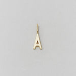 Zlatý přívěsek Písmeno A - Z - 10 mm DESIGN LETTERS | Stylové doplňky pro děti a ženy | Lavly.cz