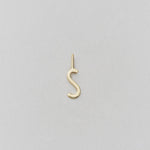 Zlatý přívěsek Písmeno A - Z - 10 mm DESIGN LETTERS | Stylové doplňky pro děti a ženy | Lavly.cz