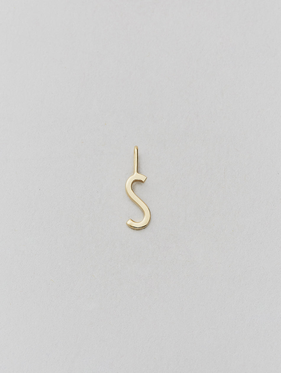 Zlatý přívěsek Písmeno A - Z - 10 mm DESIGN LETTERS | Stylové doplňky pro děti a ženy | Lavly.cz