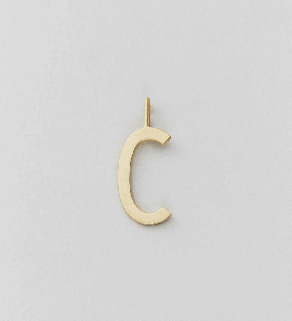 Zlatý přívěsek Písmeno A - Z - 16 mm DESIGN LETTERS | Stylové doplňky pro děti a ženy | Lavly.cz