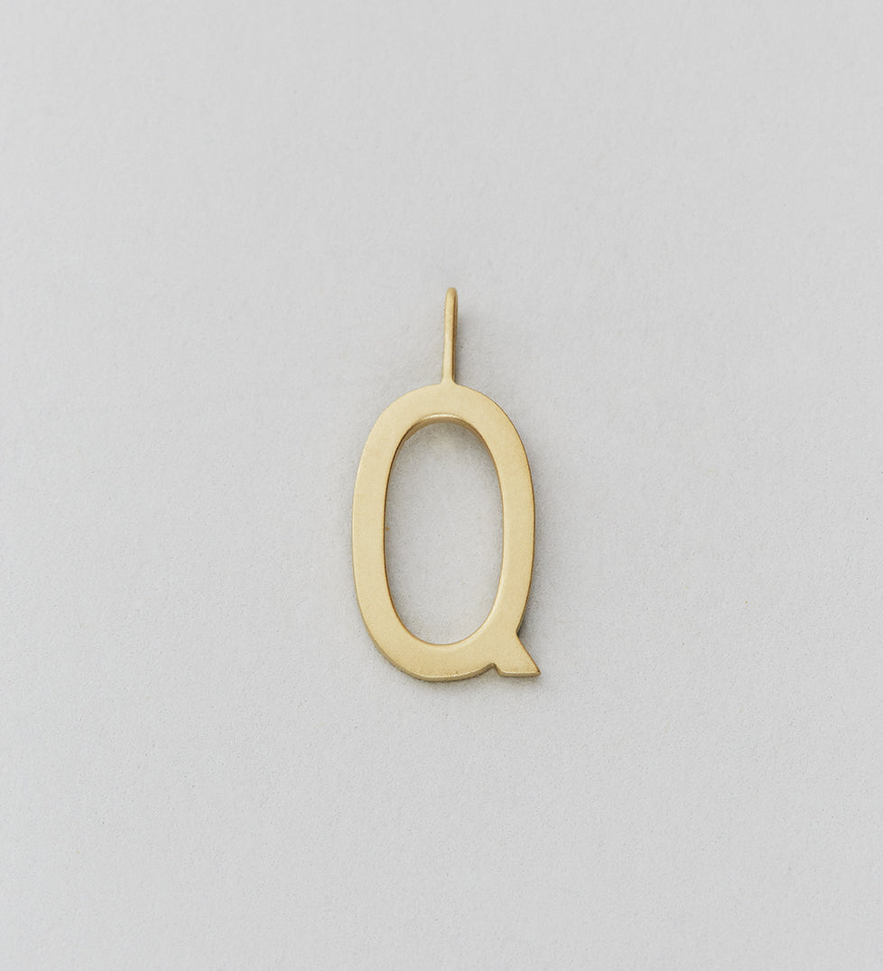 Zlatý přívěsek Písmeno A - Z - 16 mm DESIGN LETTERS | Stylové doplňky pro děti a ženy | Lavly.cz