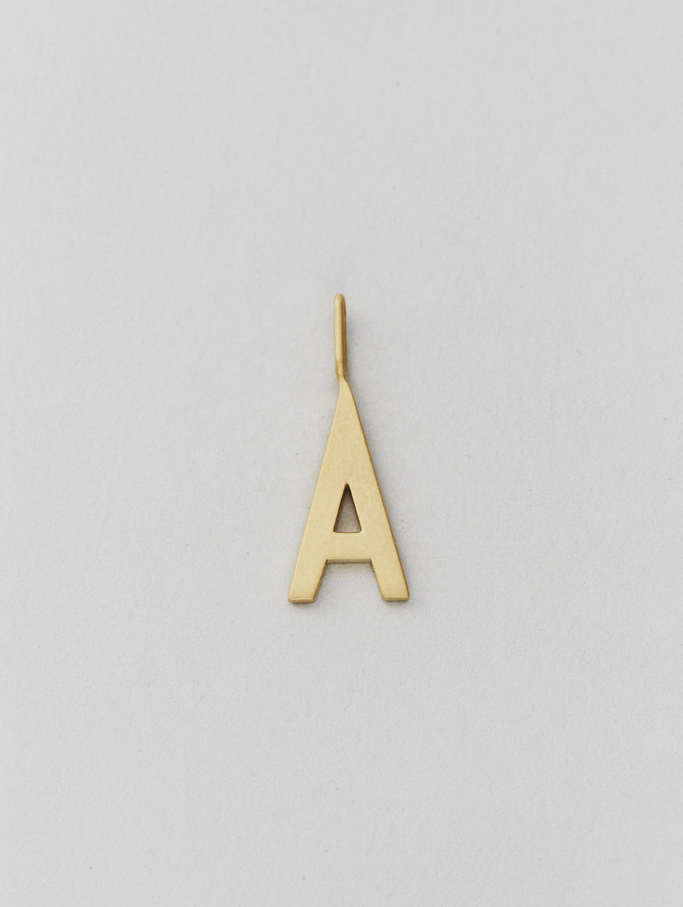 Zlatý přívěsek Písmeno A - Z - 16 mm DESIGN LETTERS | Stylové doplňky pro děti a ženy | Lavly.cz