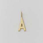 Zlatý přívěsek Písmeno A - Z - 16 mm DESIGN LETTERS | Stylové doplňky pro děti a ženy | Lavly.cz