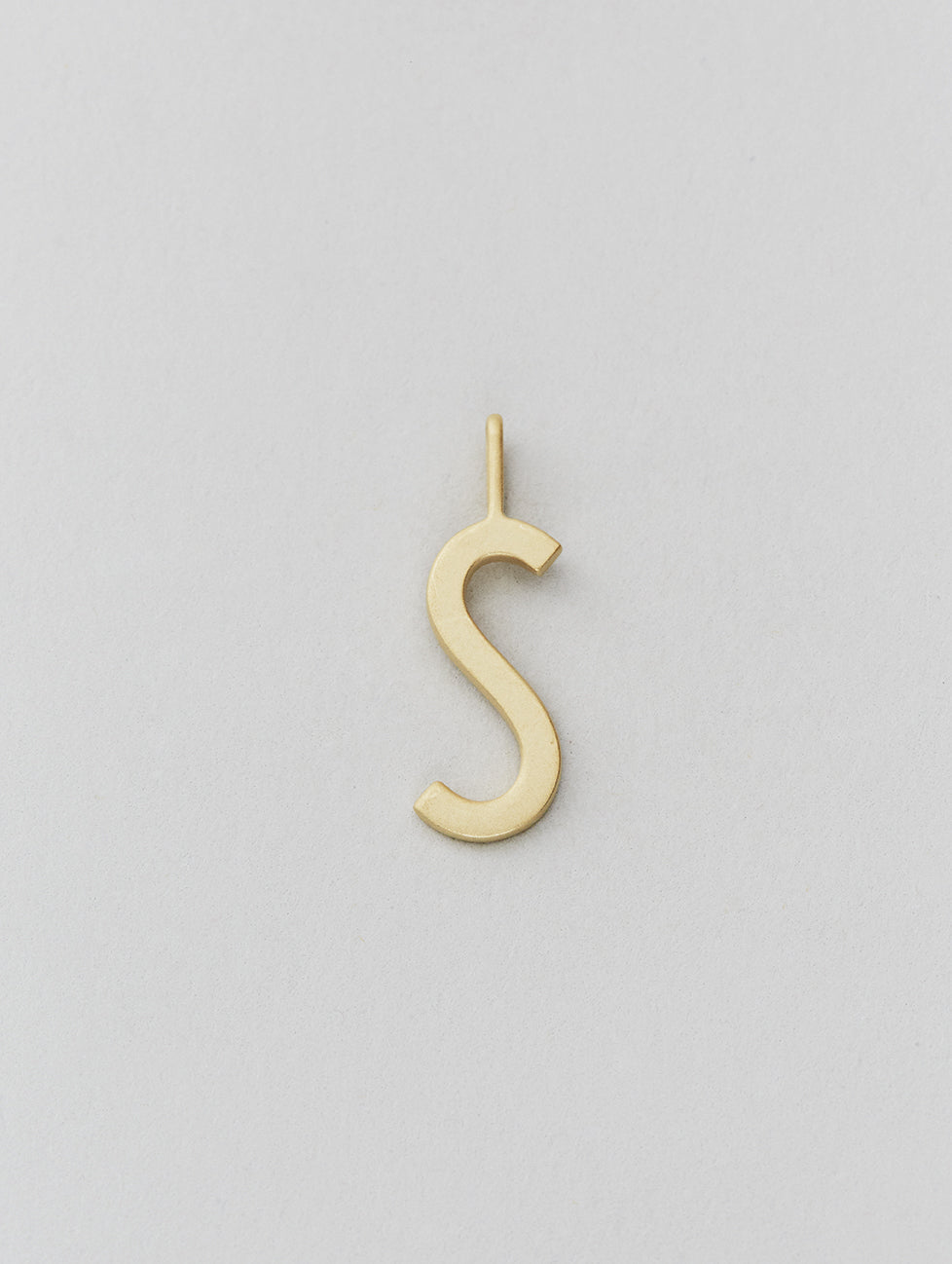 Zlatý přívěsek Písmeno A - Z - 16 mm DESIGN LETTERS | Stylové doplňky pro děti a ženy | Lavly.cz