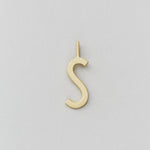 Zlatý přívěsek Písmeno A - Z - 16 mm DESIGN LETTERS | Stylové doplňky pro děti a ženy | Lavly.cz