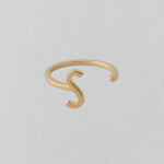 Zlatý prsten Písmeno A - Z - DESIGN LETTERS | Stylové doplňky pro děti a ženy | Lavly.cz